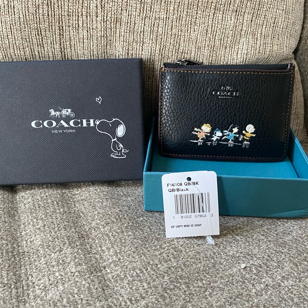 Coach X Peanuts Snoopy Boxed Ice Skating Mini Skinny ID Case 16108B Black